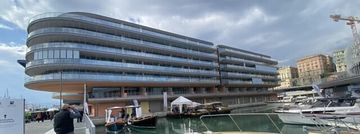 LA NUOVA GENOVA - la tenacia e la rinascita di una...
